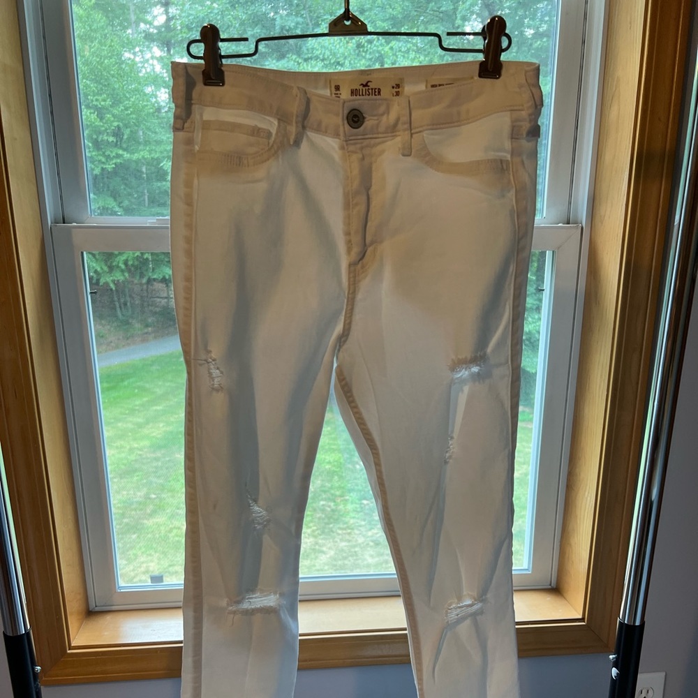 Hollister High Rise Super Skinny White Jeans. Size 9 Regular Length.
